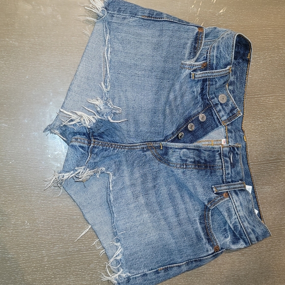 Levi's Bundle Jean Shorts - Picture 4 of 11